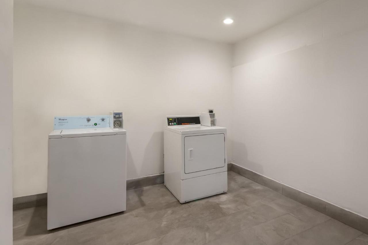 Hometowne Studios By Red Roof San Antonio - Seaworld Northwest 外观 照片