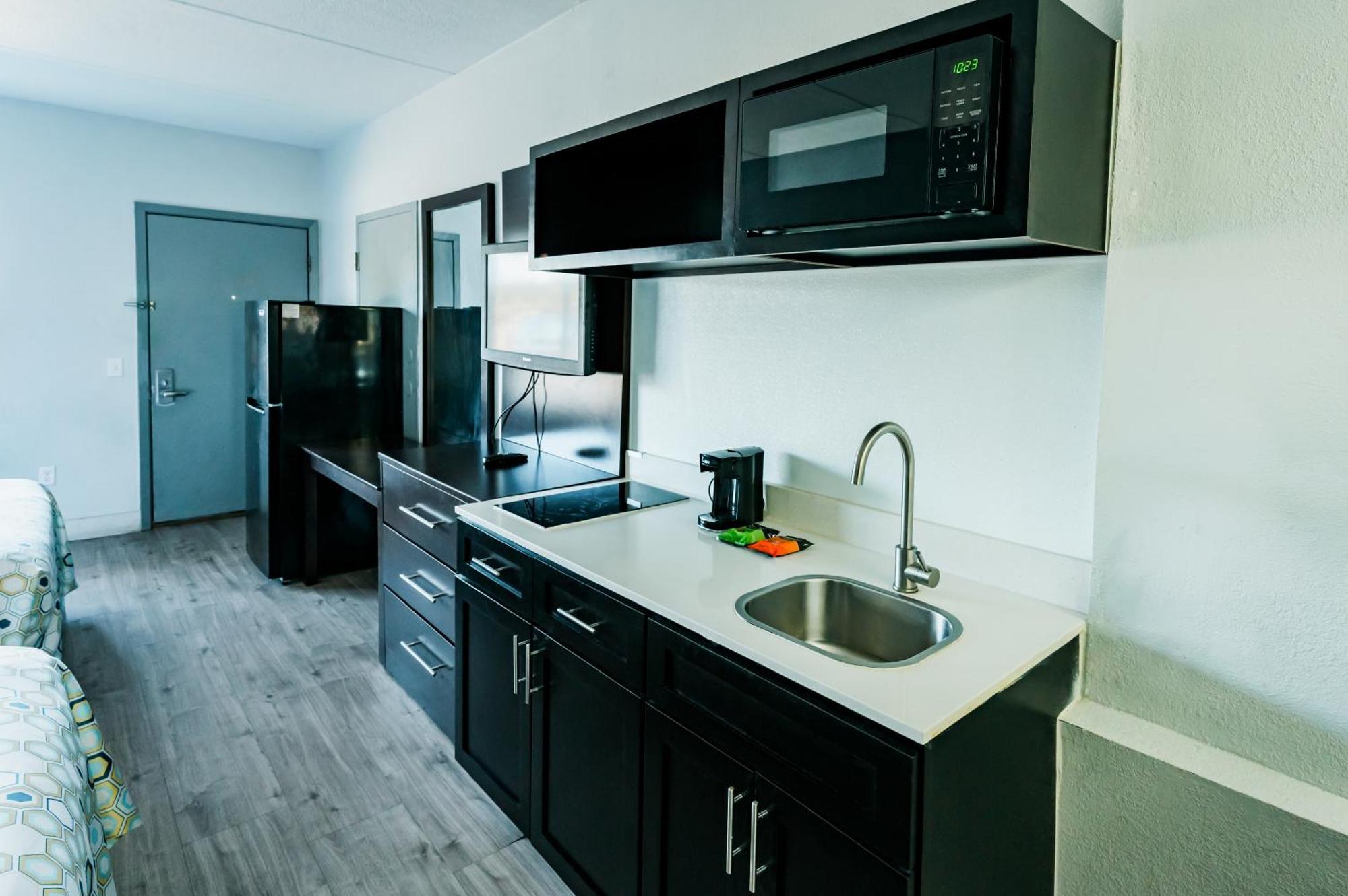 Hometowne Studios By Red Roof San Antonio - Seaworld Northwest 外观 照片