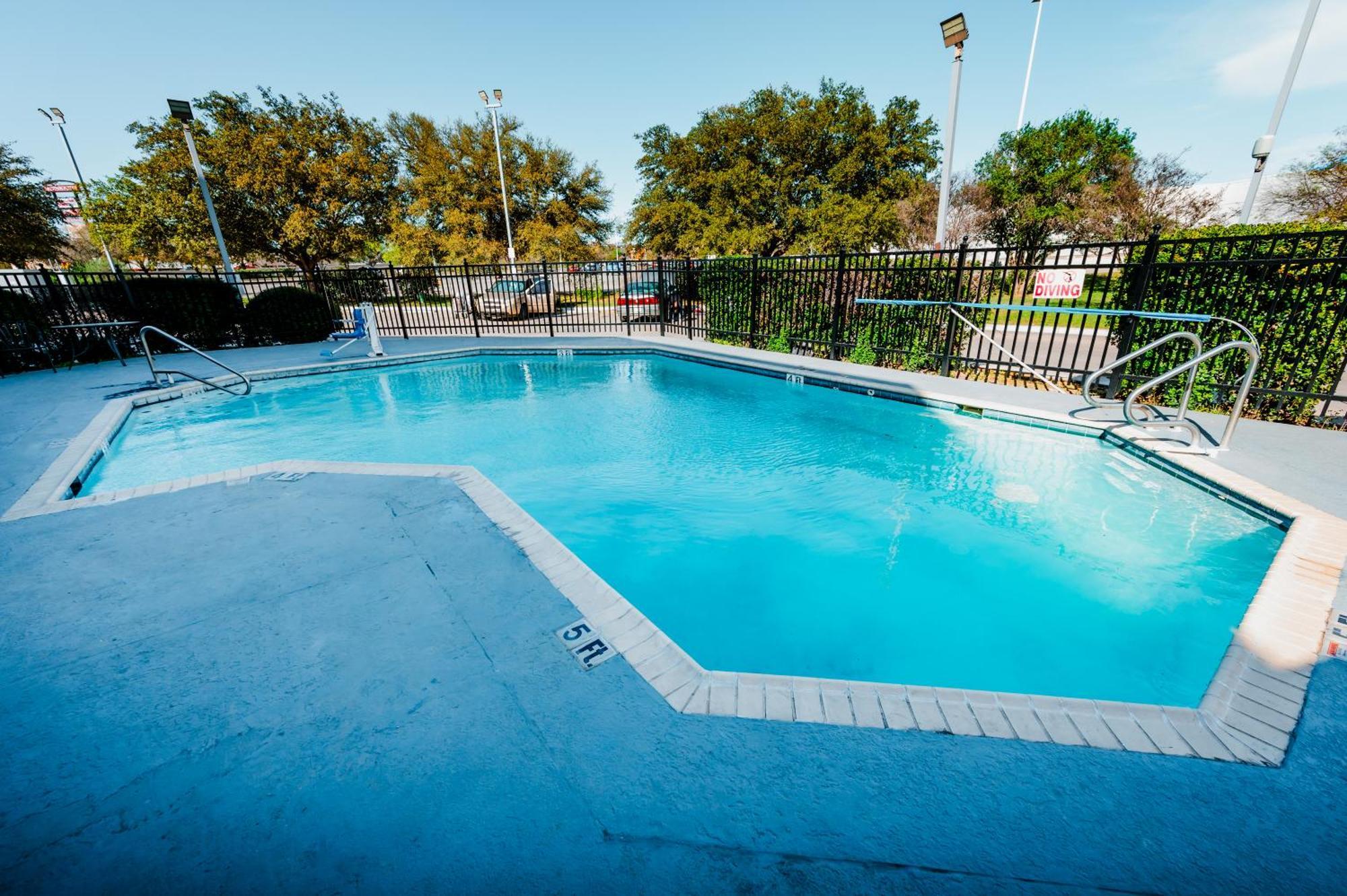 Hometowne Studios By Red Roof San Antonio - Seaworld Northwest 外观 照片